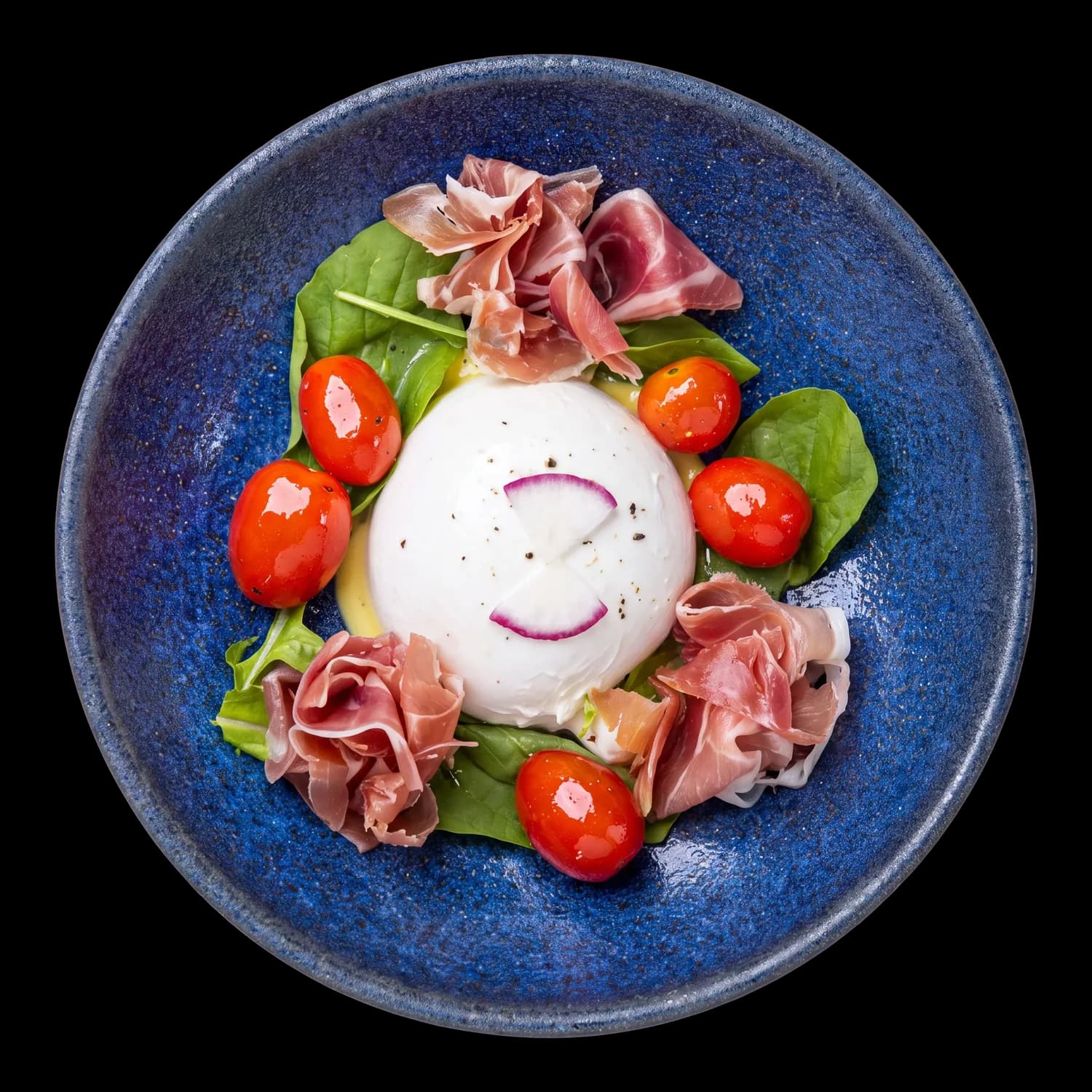 Salada de Burrata. Creme de abacate, tomate cereja salteado, presunto de parma e pesto.
